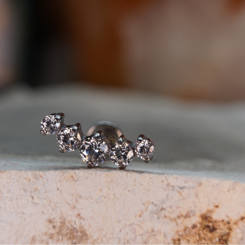 Clear CZ prong set curve - Titanium internally threaded end w/ 16g 9/32 labret